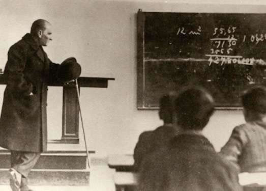 Atatürk Öğretmenlik Yaparken (Resim)